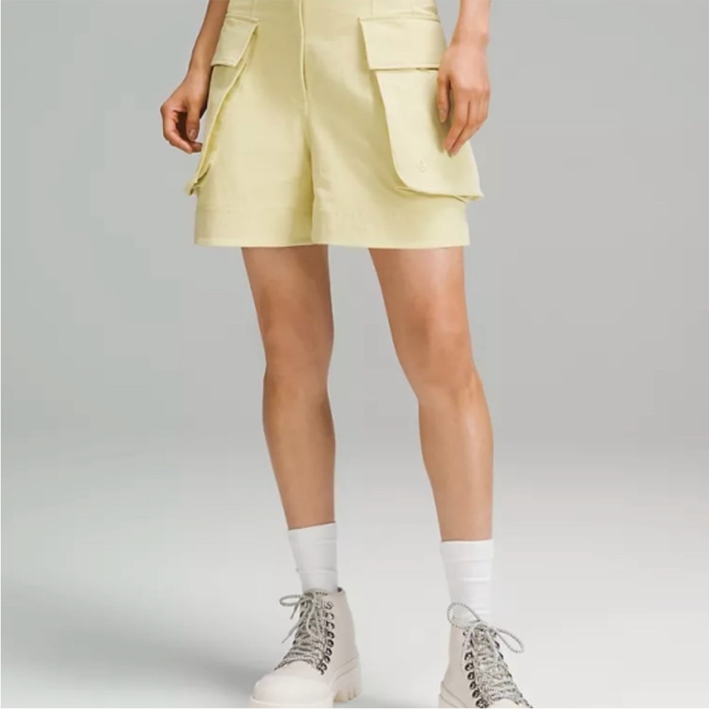 Lululemon Relaxed-Fit Super-High-Rise Cargo Short 4" - Picture 2 of 16